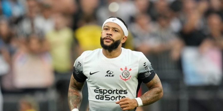 Respira Ramón: Con el debut de Depay, Corinthians ganó y se aleja del fondo