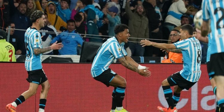 Roger Martínez: gol del triunfo y entró en la historia de Racing