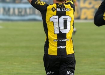 San Telmo dejó pasar la chance de ser puntero