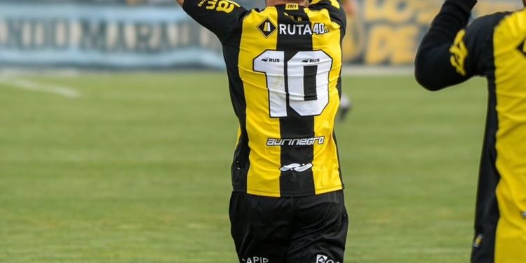 San Telmo dejó pasar la chance de ser puntero