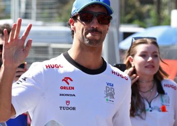 Se mueve la parrilla de la F1: el piloto que se marchó y el único asiento libre para 2025