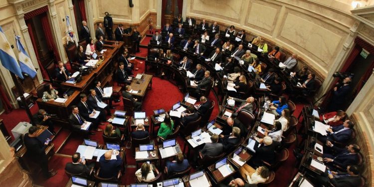 Tras una trapisonda del Kirchnerismo: Gobierno frena tratar DNU de la SIDE y el senado sesionará por Boleta Única y financiamiento universitario