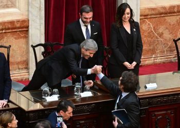 Señales al mercado: prometen reducir la deuda y dólar debajo del crawling peg de 2% en 2025