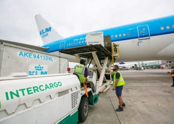 Trabajadores de Intercargo hacen asambleas en Aeroparque y Ezeiza: hay demoras y vuelos afectados