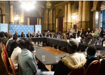 Un intendente kirchnerista le cede “locales municipales” a vendedores ambulantes