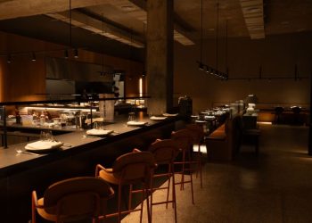 Un restaurante del Barrio Chino que combina sabores del mar y vinos de alta gama