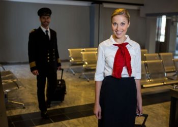 Una importante aerolínea aérea mundial analiza dejar de entregar comida a bordo: estos son los motivos