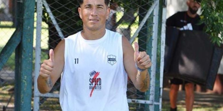 Va por otro ascenso: el jugador que deja Riestra para volver al Nacional