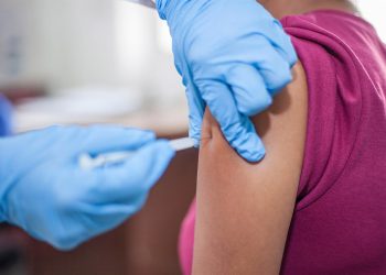 Vacunación contra la gripe en Andalucía: la campaña para niños de 3 y 4 años empieza este lunes en colegios y centros de salud