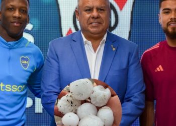 Video: ¡empezó a caer granizo en plena conferencia de Advíncula y Paulo Díaz!