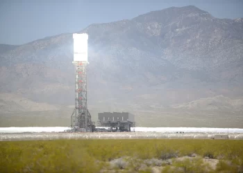 Importante inversión multimillonaria en energía termosolar de torre vertical en Mendoza