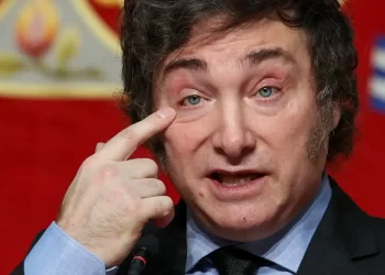 Milei ataca en medio del vacío político