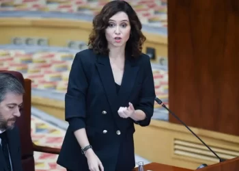 Ayuso a Más Madrid: «Feliz Navidad, que ya es Navidad en la tierra prometida»