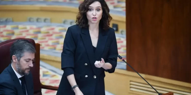 Ayuso a Más Madrid: «Feliz Navidad, que ya es Navidad en la tierra prometida»