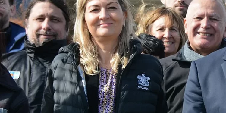 Una empresa acusada de contrabando otorgó un préstamo a funcionaria de Aduana que debía controlarla y hoy fue convocada por Andrés Vázquez a la DGI