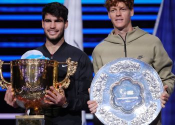 Alcaraz se lo dio vuelta a Sinner y salió campeón en Pekín
