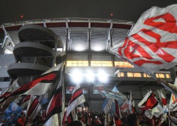 Apoyo Monumental: los hinchas de River organizaron un banderazo antes de la vuelta con Mineiro