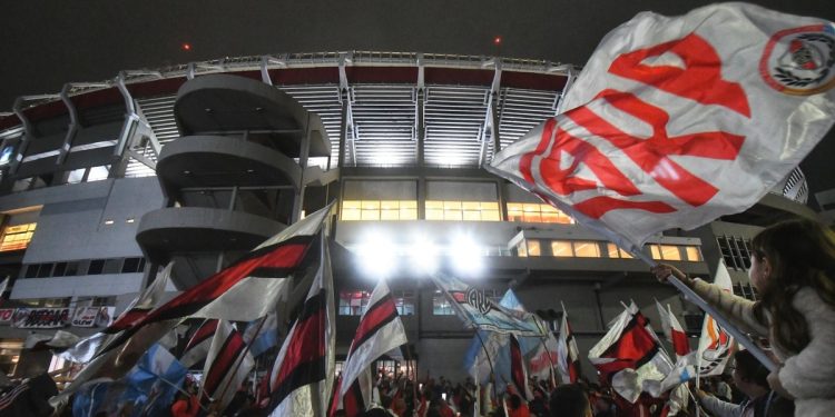 Apoyo Monumental: los hinchas de River organizaron un banderazo antes de la vuelta con Mineiro
