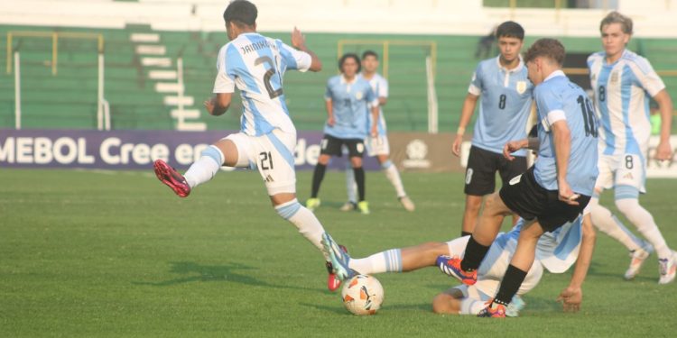 Argentina venció a Uruguay en el Sudamericano Sub-15 y se clasificó a semifinales
