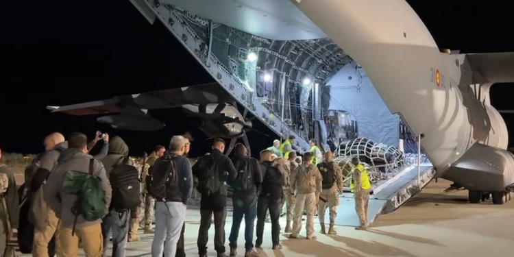 Los dos aviones del Ejército del Aire vuelan de Beirut a Madrid con 243 ciudadanos a bordo