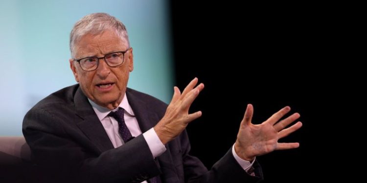 Bill Gates tenía razón: los riesgos de la inteligencia artificial que ya se están cumpliendo
