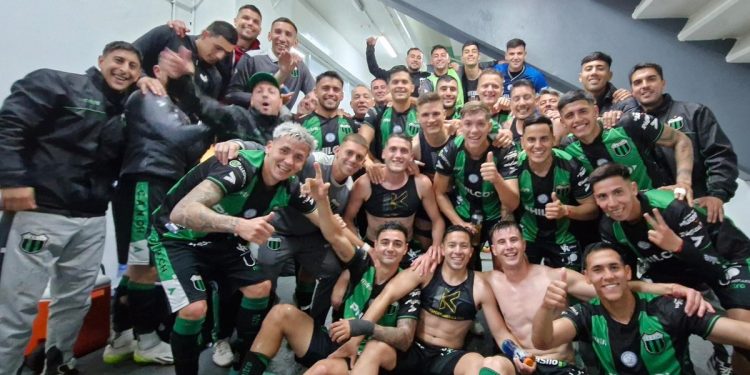 Chicago sigue soñando con el ascenso: triunfazo y otra vez líder