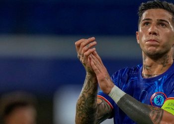 Con Enzo como capitán, el Chelsea quiere ganarle al Nottingham Forest para acercarse al podio de la Premier