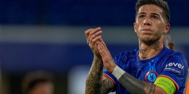 Con Enzo como capitán, el Chelsea quiere ganarle al Nottingham Forest para acercarse al podio de la Premier