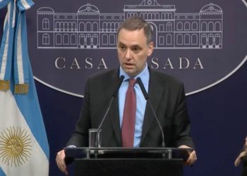 Se tomara un “examen de idoneidad” a 40 mil empleados estatales, aseguró el vocero presidencial