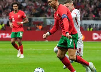 Cristiano Ronaldo marcó el 2° de Portugal y llegó al 906