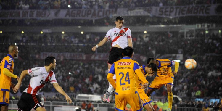 De Pelé a Ramiro Funes Mori: así fueron las finales de Libertadores en el Monumental