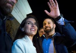 Abascal niega una posible división en Vox tras la destitución de Monasterio y asegura que hay una «total normalidad»