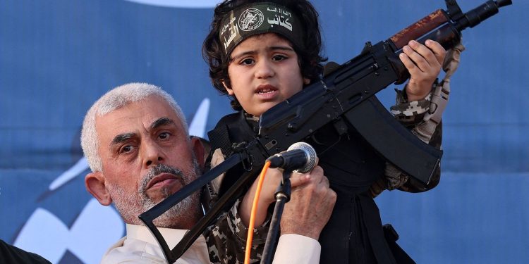 El video de los últimos momento del terrorista Sinwar, líder de Hamás, que hizo publico Israel