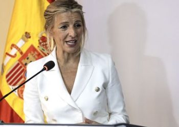 Diaz amenaza a la CEOE si no apoya la reducción de jornada, pero la patronal rechaza el ultimátum