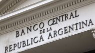 El BCRA suma reservas de la mano de los depósitos, pero se prende una señal de alerta