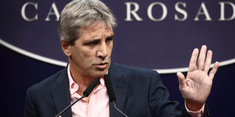 Luis Caputo duro con gobernadores e intendentes: Cerraremos las sucursales del Banco Nación donde abusen de la gente aumentando impuestos
