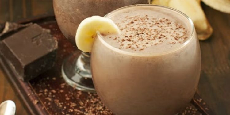 El batido de banana y chocolate que hay que tomar para aumentar la masa muscular