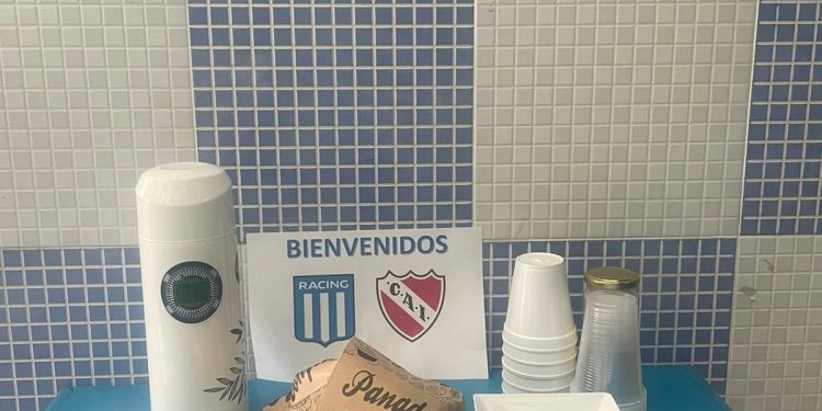 El buen gesto de Racing con los pibes de Independiente en los clásicos de Inferiores