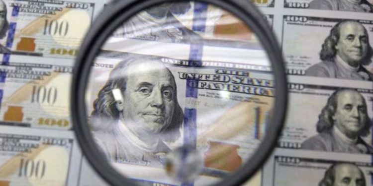 El dólar blue sube en la última jornada de la semana, pero los financieros perforan los $ 1200