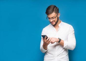 El hábito tecnológico que aumenta el aburrimiento: una investigación científica reveló cómo nos comportamos cuando estamos con el teléfono celular