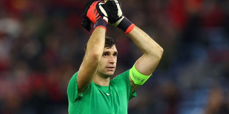 El impresionante mural que el Aston Villa le dedicó al Dibu Martínez