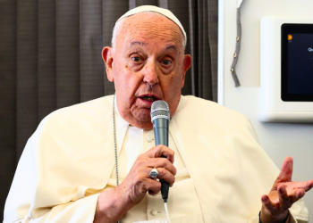 El papa Francisco desafía a todo el Vaticano con una polémica opinión: “Es mujer”