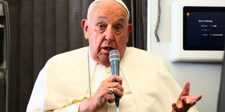 El papa Francisco desafía a todo el Vaticano con una polémica opinión: “Es mujer”