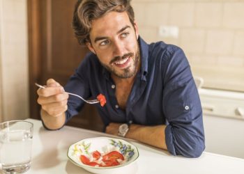 El secreto de la felicidad: los 5 alimentos que hay que comer para estar más relajado y con buen ánimo