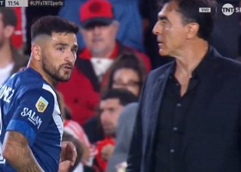 Elías Gómez cruzó a Quinteros luego del cambio ante River: “Sos un cagón”