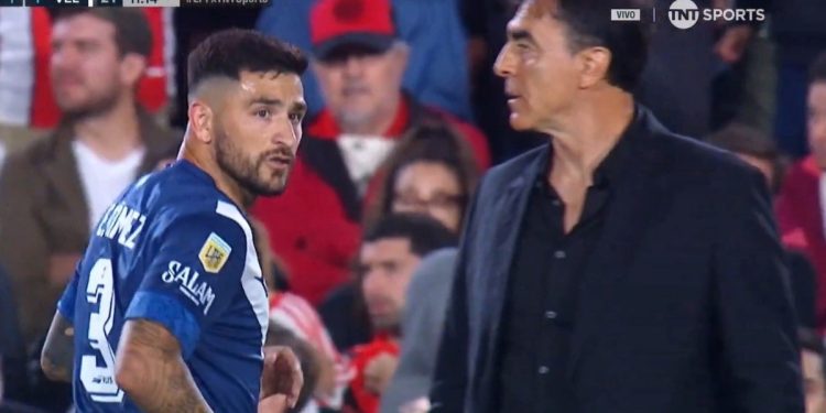 Elías Gómez cruzó a Quinteros luego del cambio ante River: “Sos un cagón”