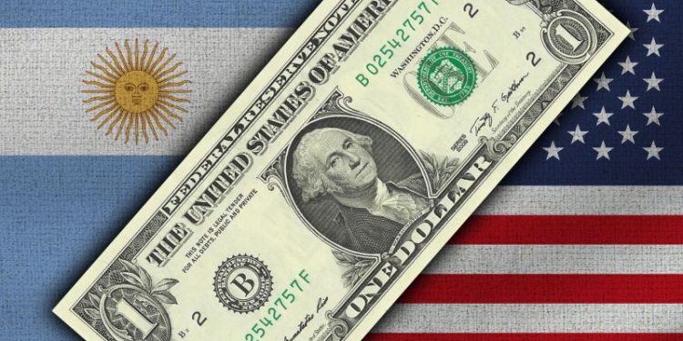 En qué invertir ante un épico colapso del dólar: ¿peso argentino caro o barato?