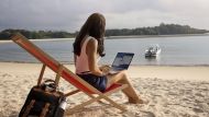 El país europeo que busca trabajadores remotos y ofrece vivienda gratis por un año: cómo aplicar para emigrar