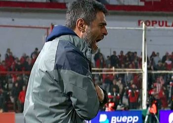 Firmes mensajes internos de tres técnicos