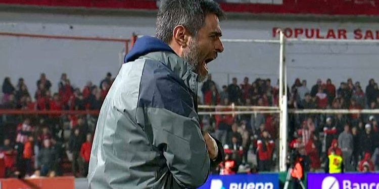 Firmes mensajes internos de tres técnicos